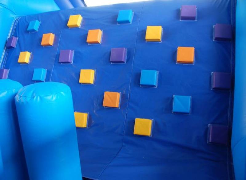 location structures gonflables à roanne (42)